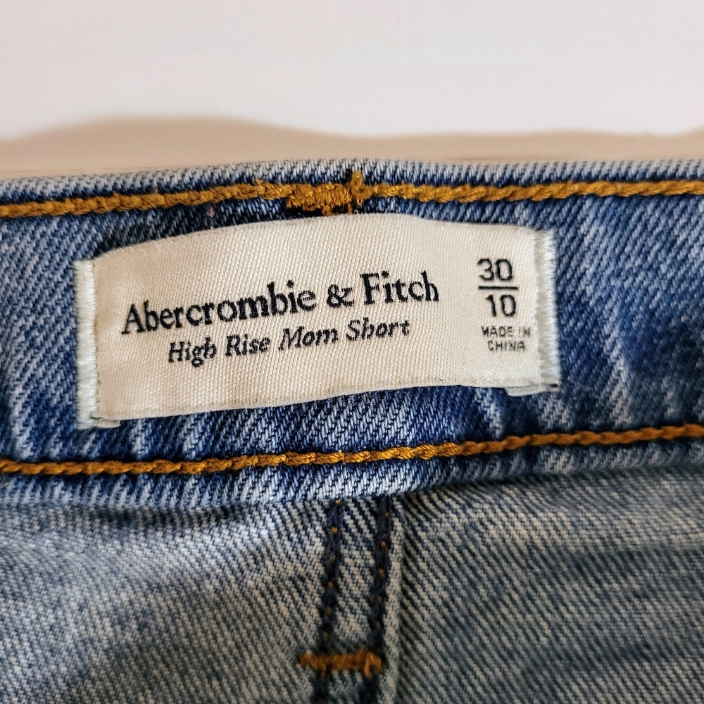Abercrombie & Fitch High Rise Mom Short Size 30/10 - Picture 2 of 9